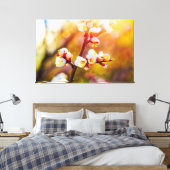 Bloesems van de Japanse abrikoos bij hete oranje z Canvas Afdruk (Insitu (Slaapkamer))