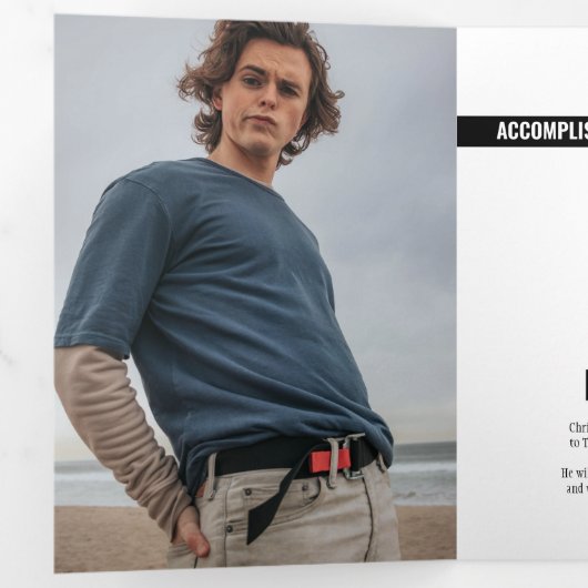 Blokken van het zwarte vierfototoestel met Tri-Fol Drieluik Uitnodiging (Binnenzijde eerst)