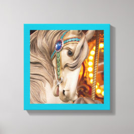 blond carrousel paard een mooi gezicht canvas afdruk