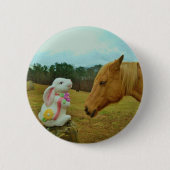 Blond geel paard en paashaas ronde button 5,7 cm (Voorkant)