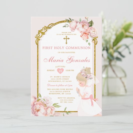 Blond meisje bidt Bloemen Eerste Heilige Communie Kaart (Staand voorkant)