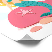 Blond meisje met cartoon van zeepaardvis poster (Hoek)