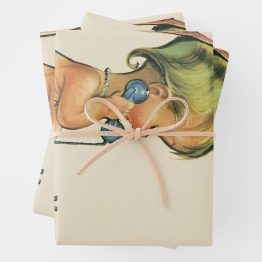  blond meisje met een kinderongeluk dat telefonisc inpakpapier vel (In situ)