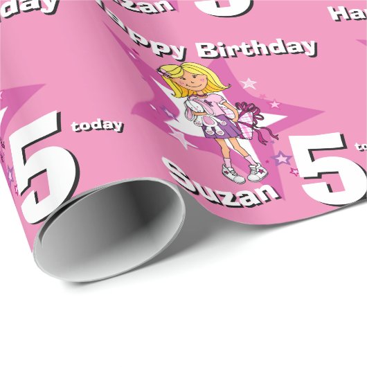 Blond meisjes roze gepersonaliseerd 5e verjaardag  cadeaupapier (Rol Hoek)
