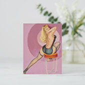 Blond op kruk terugkijkend Speld omhoog Briefkaart (Staand voorkant)