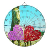 Blond paard en roze en rood hart dartbord (Voorkant)