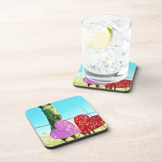 Blond paard en roze en rood hart drankjes onderzetter (Rechterzijde)