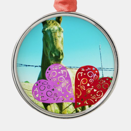 Blond paard en roze en rood hart metalen ornament (Voorkant)