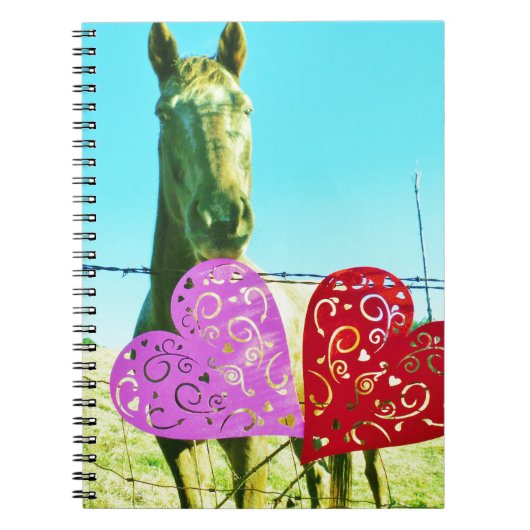 Blond paard en roze en rood hart notitieboek (Voorkant)