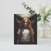 Blond Vrouw en een Demon Briefkaart (Staand voorkant)