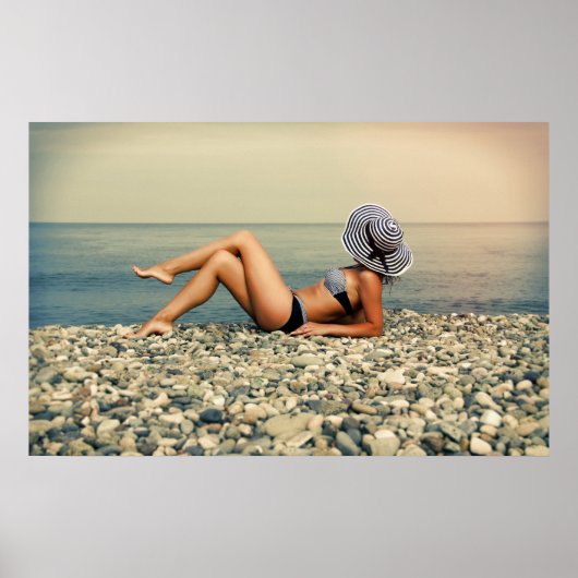Blond vrouw op het strand poster (Voorkant)