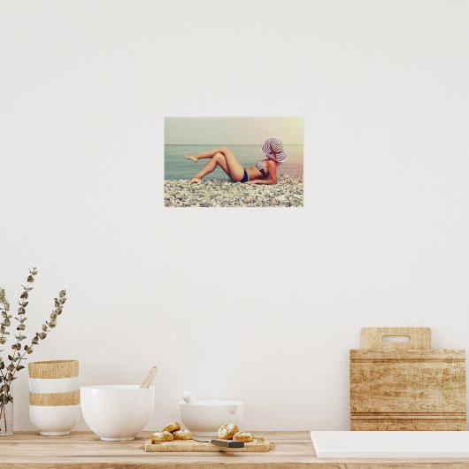 Blond vrouw op het strand poster (Keuken)