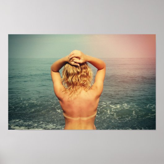 Blond vrouw op het strand poster (Voorkant)