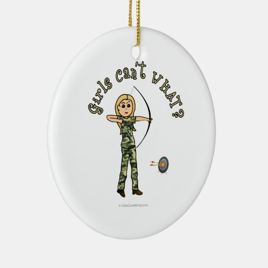 Blonde Archery in Camouflage Keramisch Ornament (Rechts)