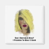 Blonde Bombshell-vrouw leent een kus