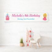 Blonde Cute Princess en Dragon Birthday Party Spandoek (Insitu)