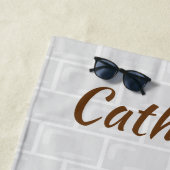 Blonde Cute Spa Girl met komkommers op haar ogen Strandlaken (In situ)