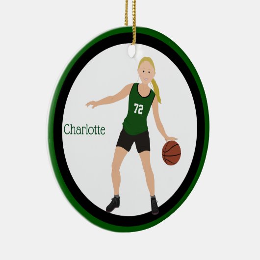 Blonde Girl Basketball Player in groen en zwart Keramisch Ornament (Rechts)