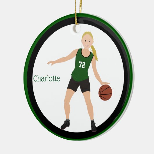 Blonde Girl Basketball Player in groen en zwart Keramisch Ornament (Links)