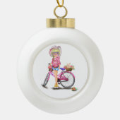 Blonde Girl met roze kerst-kerstversiering Keramische Bal Ornament (Voorkant)