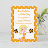 Blonde Girl Oranje Black Cheerleader Uitnodigingen (Staand voorkant)