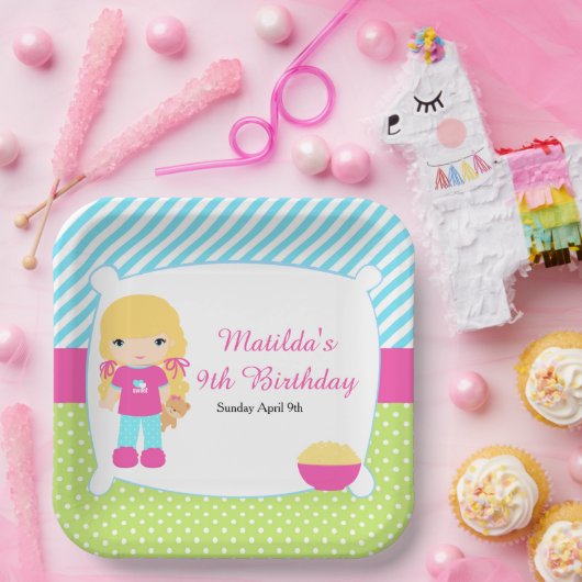 Blonde Hair Girl Sleepover Slumber Party Papieren Bordje (Feest)