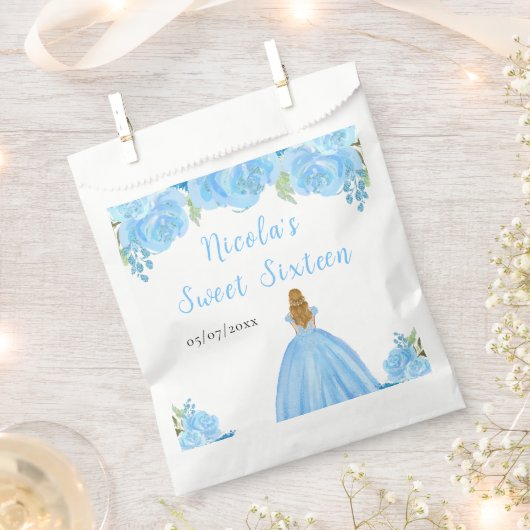 Blonde Hair Princess Blue Floral Sweet Sixteen  Bedankzakje (Geknipt)