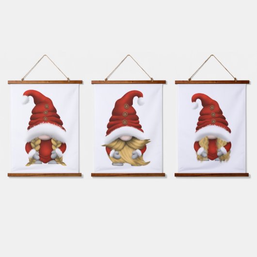 Blonde-Haired Christmas Gnome Family – Wood-Topped Hangend Wandkleed (Driedubbel)