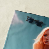 Blonde knappe meid die de keukenhanddoek van Beach Strandlaken (In situ)