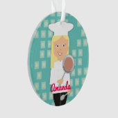Blonde meisje chef-kok pet koekenpan gepersonalise ornament (voorkant)