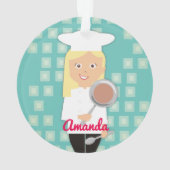 Blonde meisje chef-kok pet koekenpan gepersonalise ornament (achterkant)