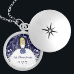 Blonde Navy Musical Wedding 1st Christmas Ketting<br><div class="desc">De Kettingen van Keepasje kiezen of Zilver Geplaatste Goudafwerking of Sterling Zilveren Unieke Aangepaste Aangepaste Aangepaste Aangepaste Aangepaste Aangepaste Aangepaste Aangepaste Aangepaste Aangepaste Aangepaste Aankomst voor kerstcadeau Wedding Wedding Party Kettingen - om achtergrondkleur te wijzigen - klik op Aanpassen - kies het laatste gereedschap in het keuzemenu en kies uit...</div>