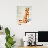Blonde op Zand Pin Up Poster (Thuiskantoor)
