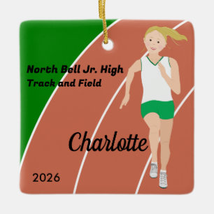 Blonde Track en Field Girl in groen en wit Keramisch Ornament