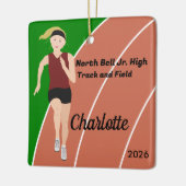 Blonde Track en Field Girl in Maroon en Zwart Keramisch Ornament (Links)