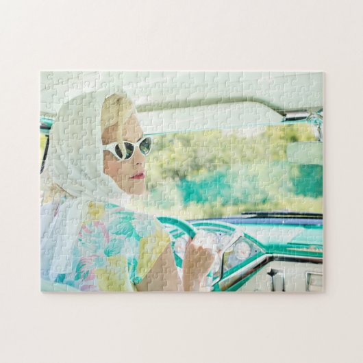 Blonde uit 1950 in een Turquoise Thunderbird Legpuzzel (Horizontaal)