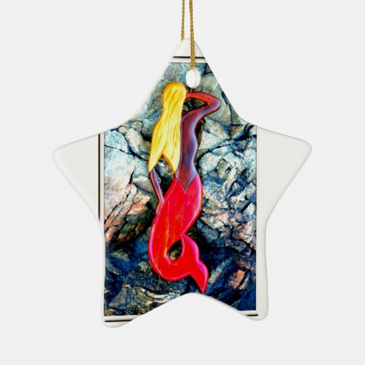 blonde zeemeermin in rood keramisch ornament (Rechts)