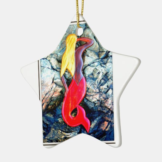 blonde zeemeermin in rood keramisch ornament (Links)