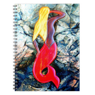 blonde zeemeermin in rood notitieboek