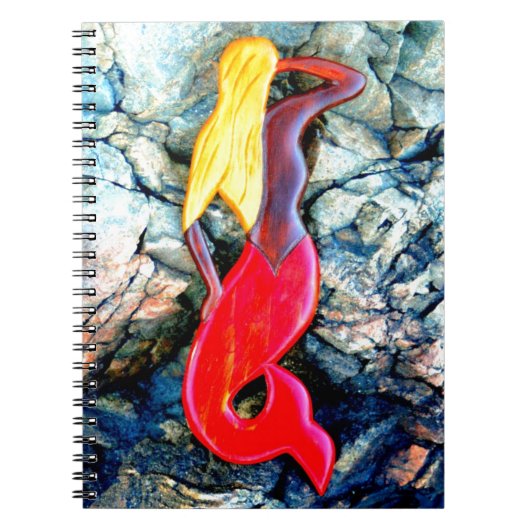 blonde zeemeermin in rood notitieboek (Voorkant)