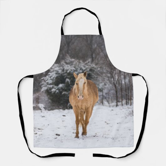 Blondine Horse Walk In Het Sneeuw Schort (Voorkant)