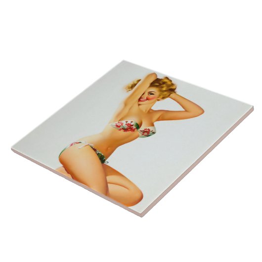 Blondje in bikini pin-up tegeltje (Zijkant)