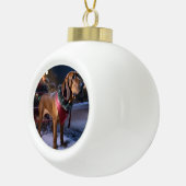 Bloodhound Kerstmis Feestelijk Seizoen Keramische Bal Ornament (Rechts)
