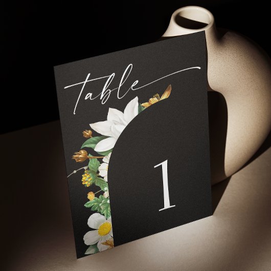 Bloom  camellia. Zwart script bruiloft Kaart