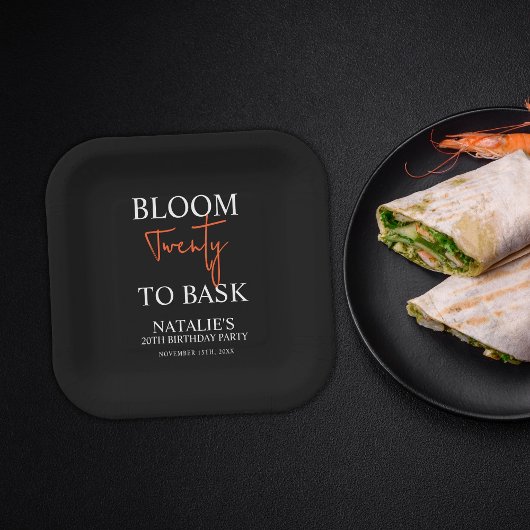 Bloom Twenty to Bask I Black Volwassen Verjaardags Papieren Bordje