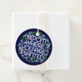 Bloom waar u rond cadeautjes Labels bent geplant (In situ)