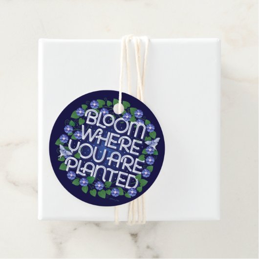 Bloom waar u rond cadeautjes Labels bent geplant (In situ)