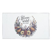 Bloom Wild: Earthy Wildflower Bouquet Design Kussensloop (Achterkant)