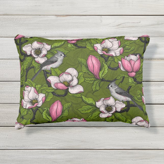 Bloomende magnolia en titmuisvogel 2 buitenkussen (Voorkant)