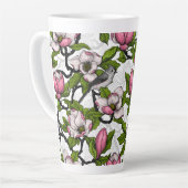 Bloomende magnolia en titmuisvogel latte mok (Linkerhoek)